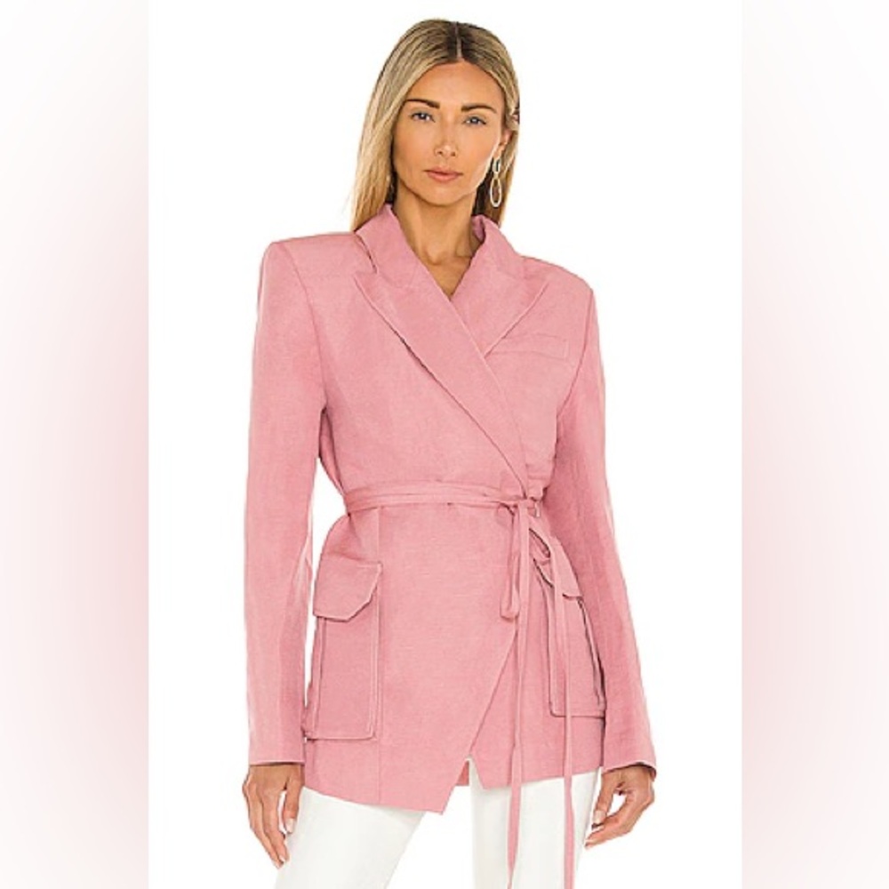 L'Academie Revolve Lightweight Blazer
Jacket‎ Padded Shoulders Dusty Rose NEW